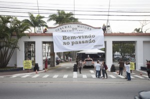 Protesto na porta da GM