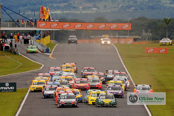 Prova de abertura da Stock Car teve charme de estrelas internacionais