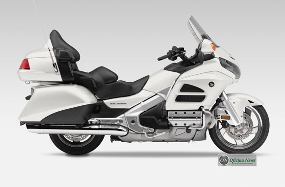 Honda apresenta GL1800 Gold Wing Celebration Edition