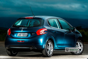 Linha 2016 do Peugeot 208 chega com mais itens de série