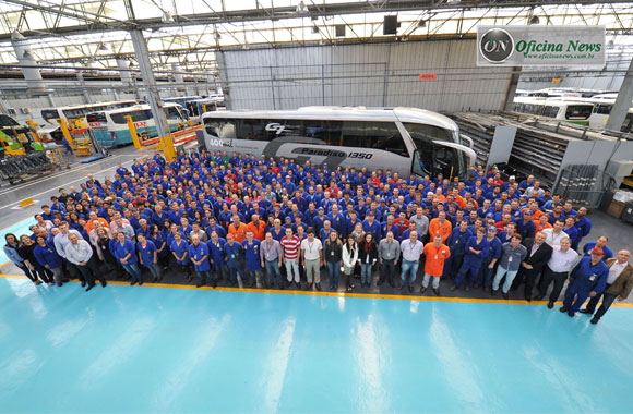 Marcopolo celebra o recorde de 400 mil ônibus produzidos