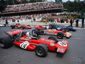 Voltar à época onde cinco equipes apareciam na frente do grid (foto F1Reject.Com)