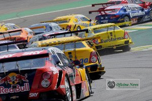 Stock Car contorna obstáculos na semana de abertura da temporada 2016 (foto Duda Bairros)