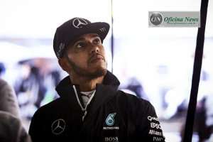 Lewis: tricampeão ofuscado até quando? (foto Mercedes)
