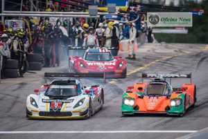 Christian Fittipaldi e João Barbosa (carro nº 5) seguem líderes na categoria IMSA, na América do Norte (Foto José Mário Dias)