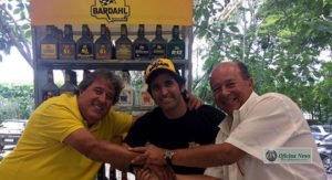O chefe de equipe Amadeu Rodrigues, o piloto Sergio Jimenez e o presidente da Bardahl, Roberto Galvão (Foto FGCom)