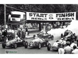 O Albert Park é um dos circuitos mais tradicionais da Austrália. Doug Whiteford (embaixo, à direita) venceu a primeira prova nesse traçado, em 1953, com um Lago-Talbot (Primotipo)