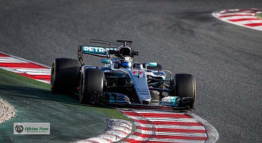 Após os treinos de março (foto) Valtteri Bottas volta a acelerar em Barcelona com mais confiança (Mercedes)