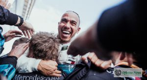 Hamilton aumentou a liderança no campeonato com sua segunda vitória consecutiva (Mercedes)