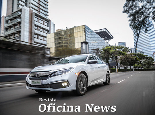 Honda Civic Touring: estilo arrojado e economia