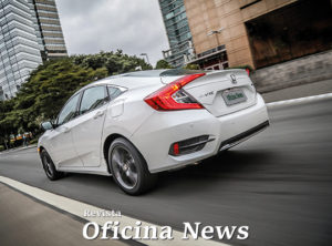 Honda Civic Touring: estilo arrojado e economia