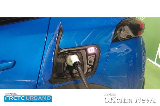 Peugeot e-2008: 100% elétrico com 345 km de autonomia