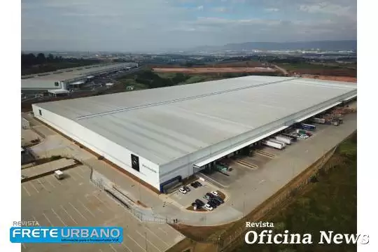 Mercedes-Benz estreia central de peças de caminhões e ônibus