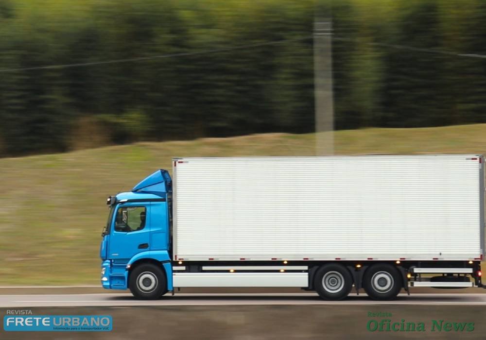 Caminhão elétrico Mercedes-Benz eActros percorre 476 km sem recarga
