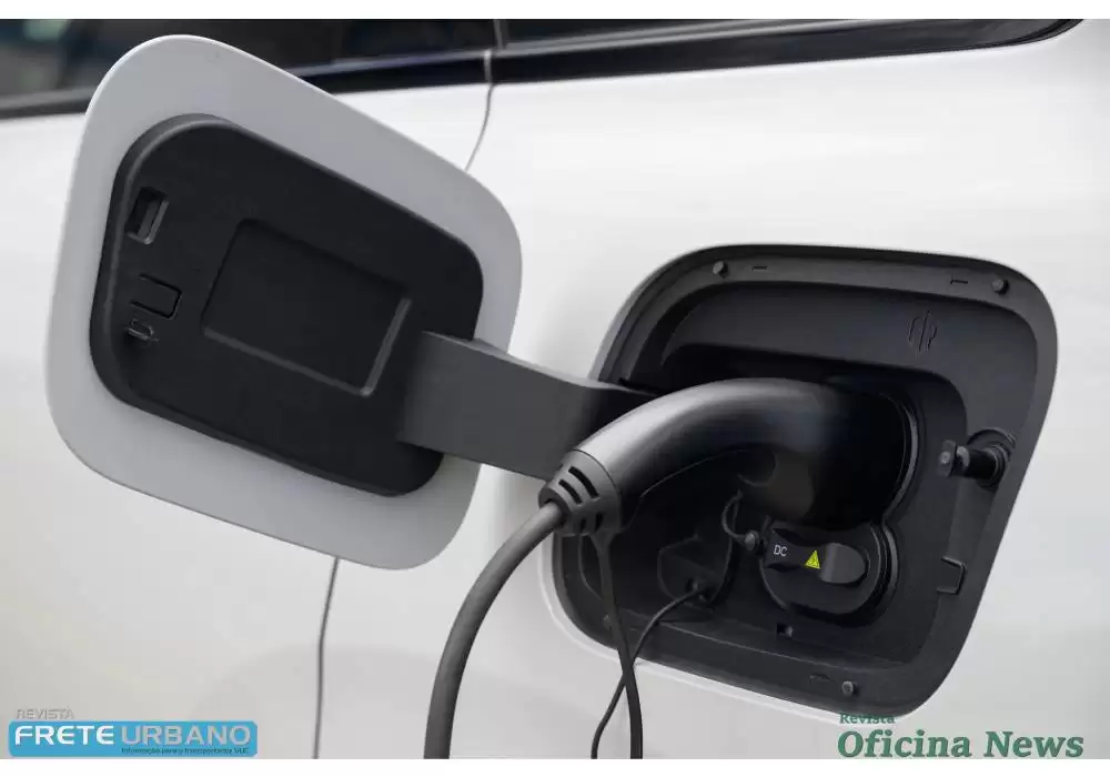 Leapmotor C10 chega nas versões BEV e Ultra-Híbrida REEV