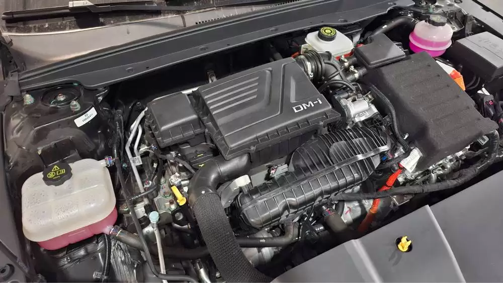 BYD King: híbrido plug-in combina motor 1.5 turbo e elétrico