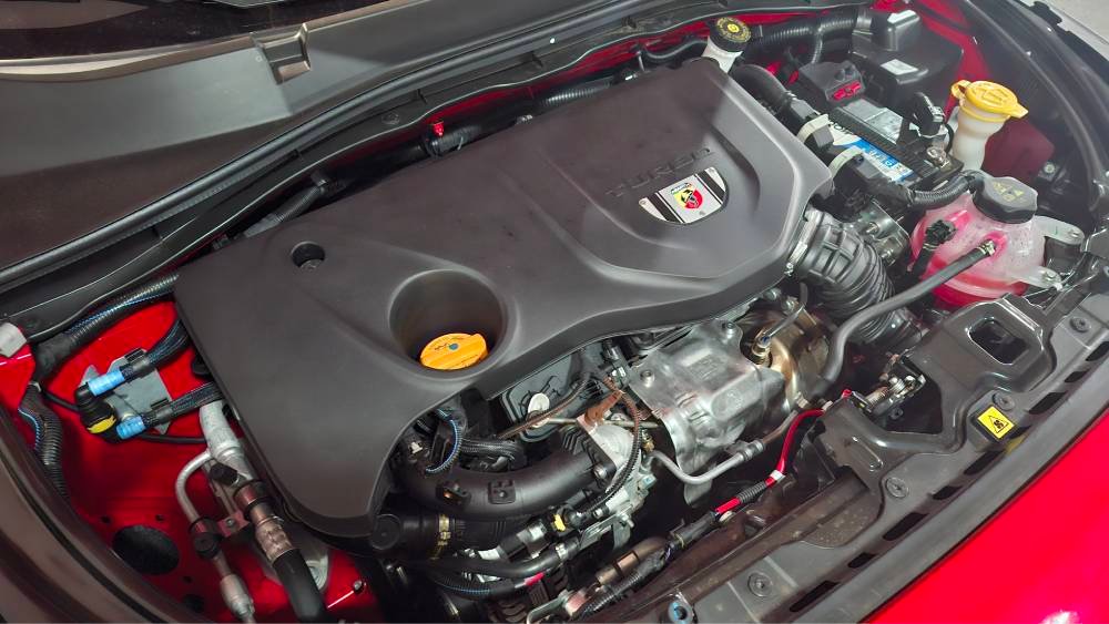 Fastback Abarth: foco em desempenho e calibração mecânica