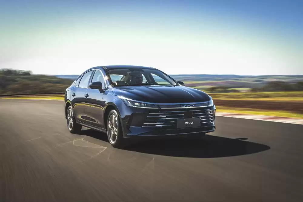 BYD King: híbrido plug-in combina motor 1.5 turbo e elétrico